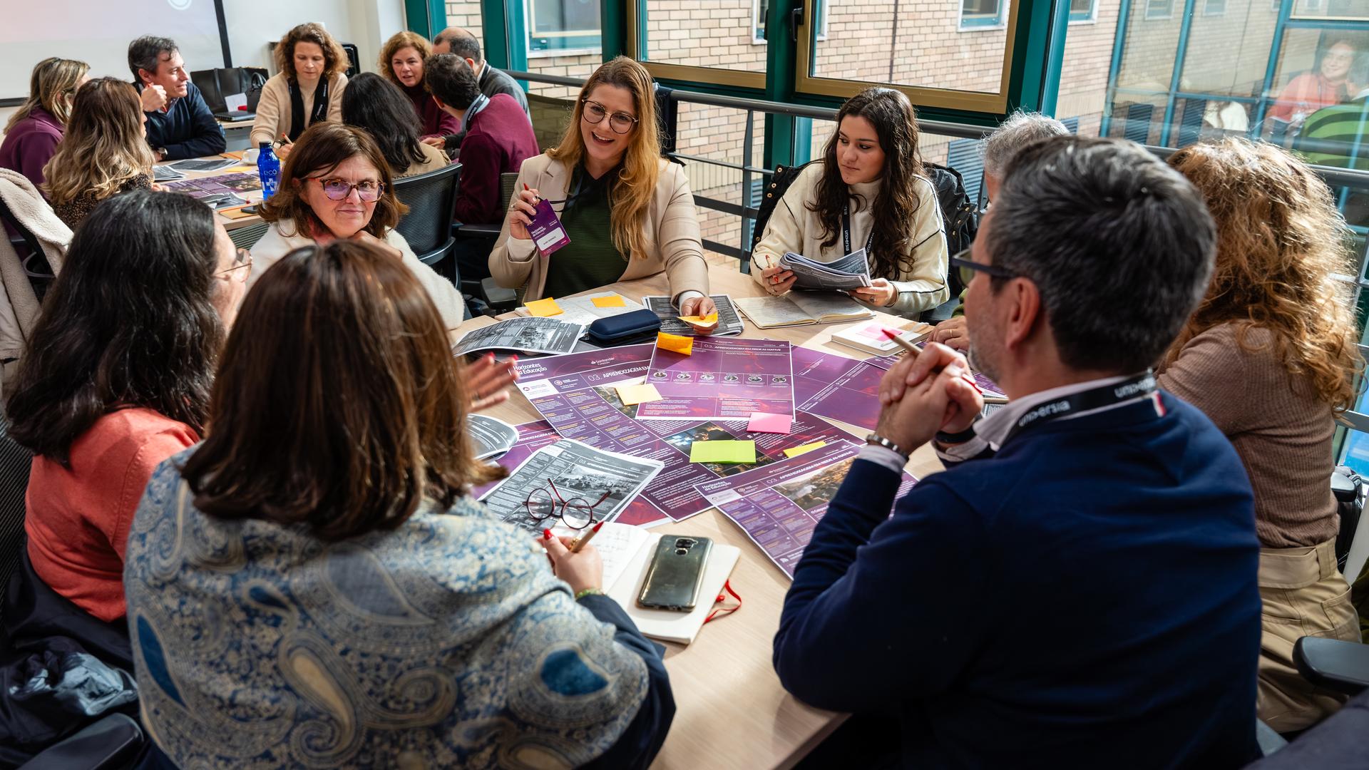 Workshop da Carta pelo Futuro da Educação: professores e parceiros à volta da mesa, a trabalhar sobre os compromissos